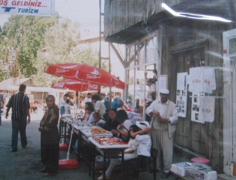 30.08.2004 KEMALİYE FESTİVALİNDE OCAKLI HANIMLARIN KERMESİ